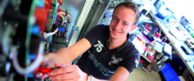 Fertigungs Mitarbeiter / Production employee