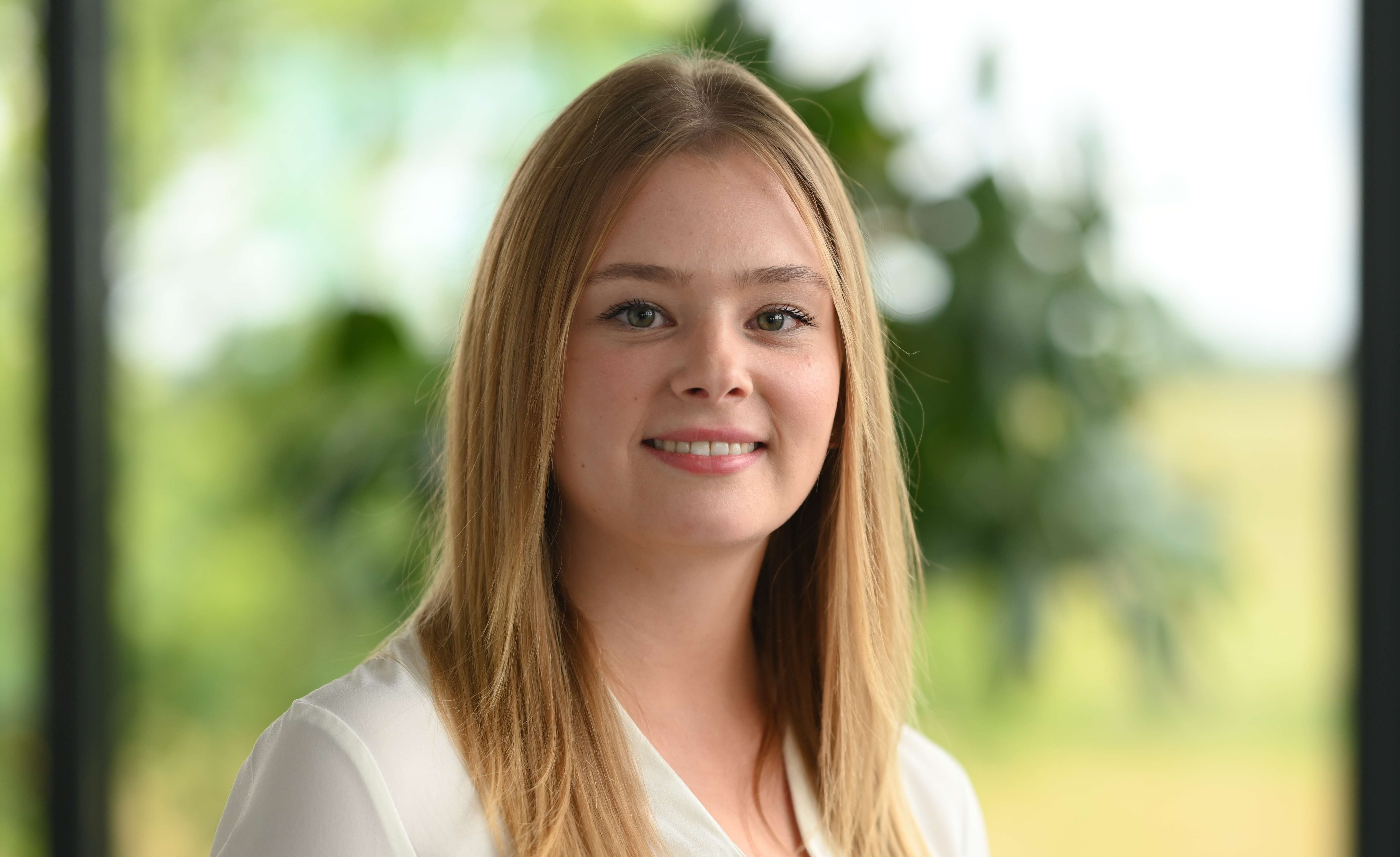 Frau Ann-Kathrin Lenger / Ms. Ann-Kathrin Lenger